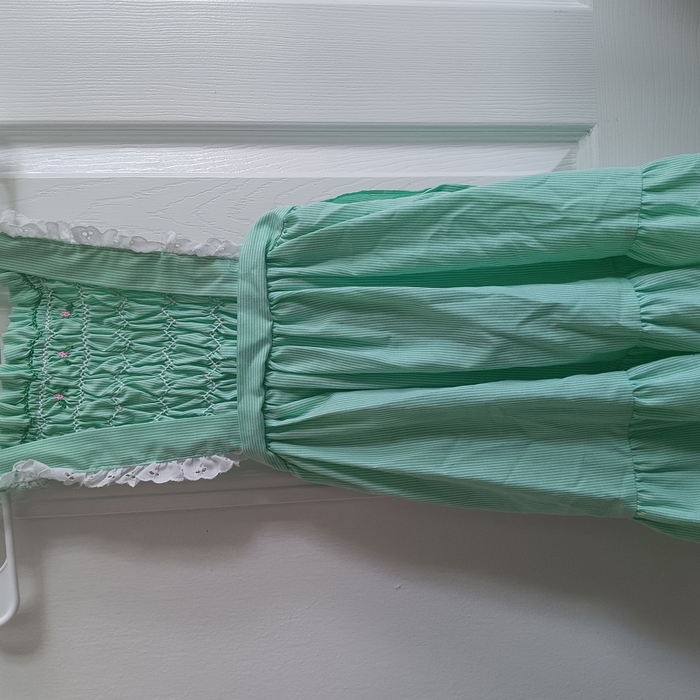 Green Sleeveless Dress with Lace Trim